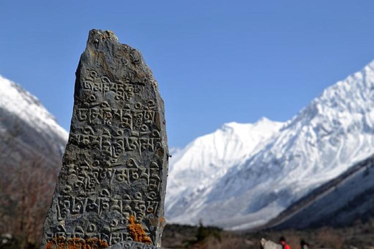 Археологи нашли в Гималаях 200 уникальных средневековых скульптур