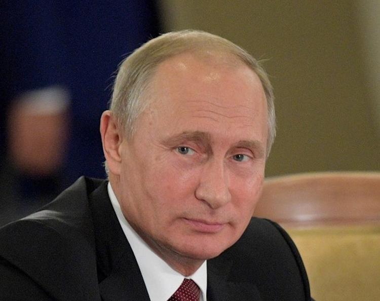 Путин: Россия намерена двигаться по пути демократического развития