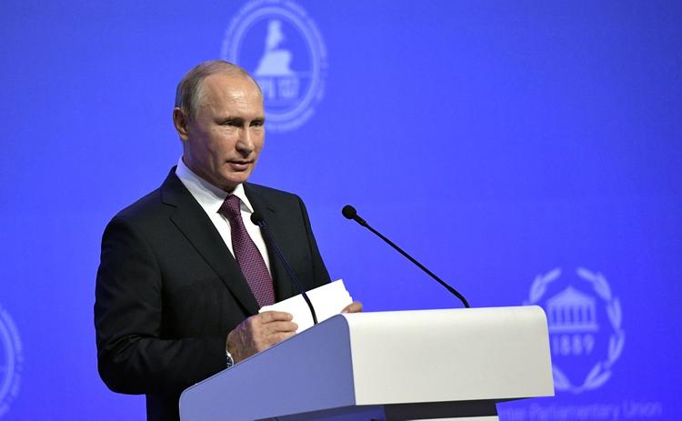 Путин продлил действие указа о снижении зарплат госслужащим