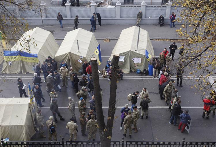 Протестующие у Верховной рады не собираются покидать палаточный городок