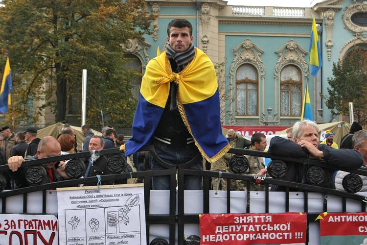 Порошенко обвинил оппозицию в попытке дестабилизировать ситуацию на Украине