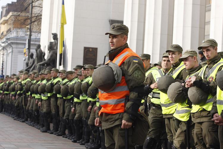 Митингующие у Верховной рады в Киеве подрались с полицией