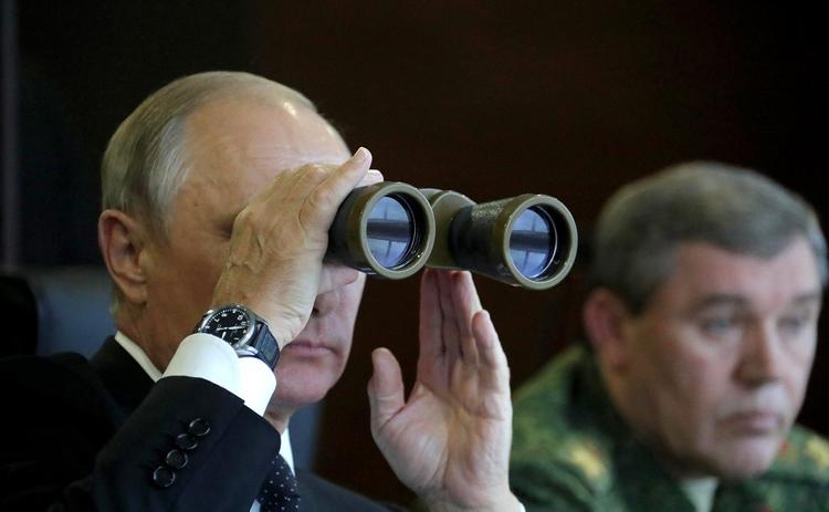 Путин запустил баллистические ракеты на военных учениях