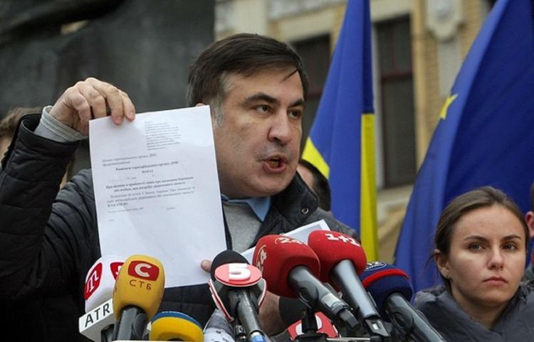 Саакашвили призвал провести досрочные выборы президента Украины