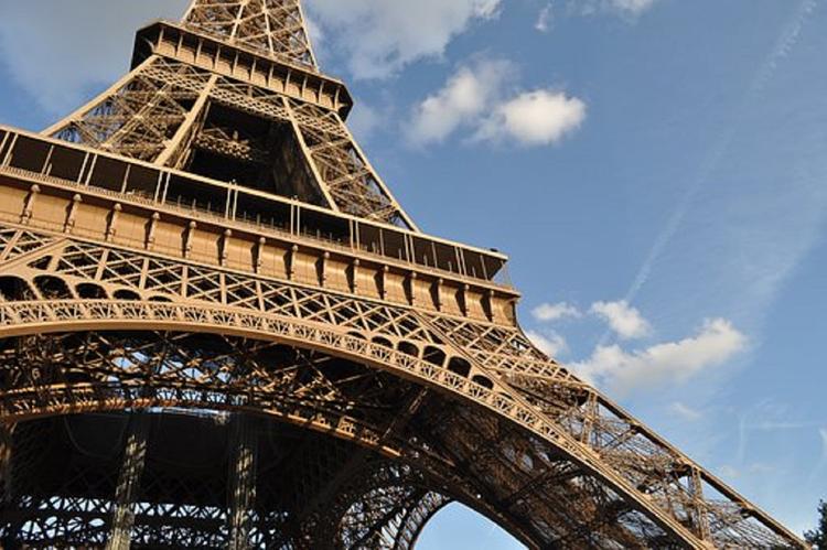 Франция сократила срок выдачи туристических виз россиянам