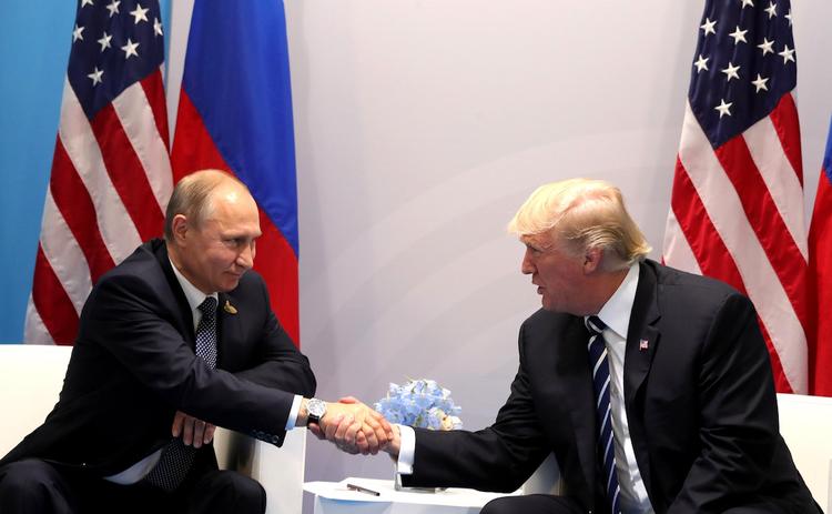 Ушаков заявил, что Путин и Трамп могут встретиться "на ногах"
