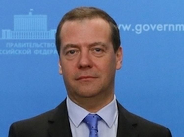 Медведев: отношения России и США стремительно деградируют