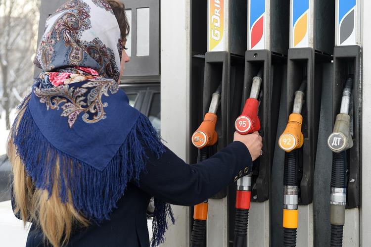 Названы причины рекордного роста цен на бензин в России