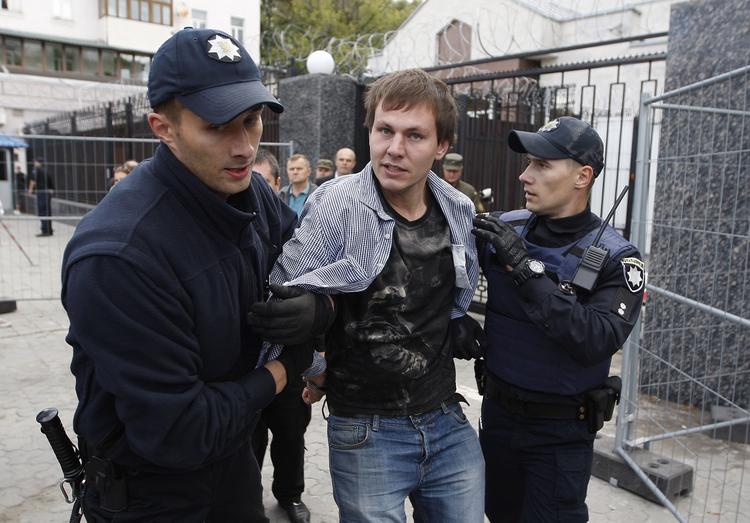 В Одессе митингующие избили начальника областной полиции