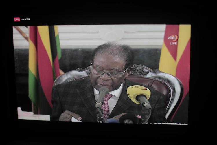 Президент Зимбабве не пожелал уйти в отставку и объявить об этом народу