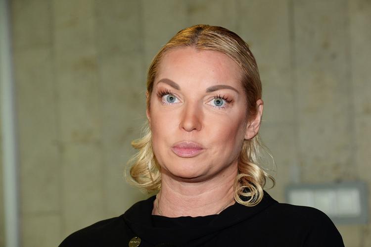 Волочкова потребовала возбудить уголовное дело после публикации ее личных фото