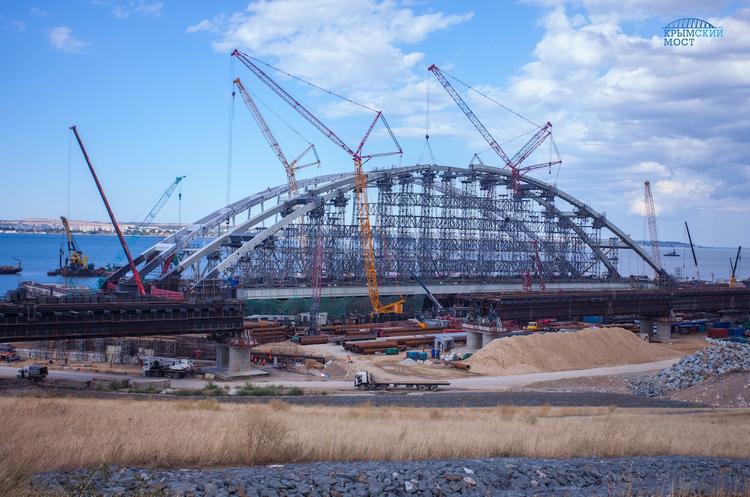 Строители завершили работы по возведению автоподхода к Крымскому мосту на 65%