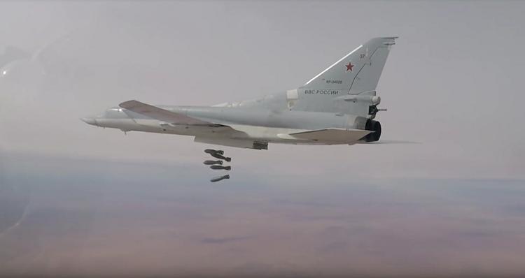 Опубликовано видео бомбардировки боевиков в Сирии самолетами Ту-22М3