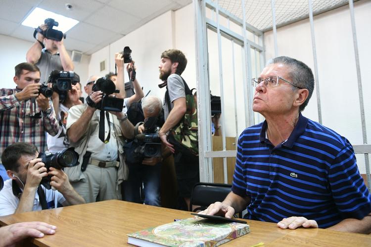 Алексей Улюкаев дает показания в суде