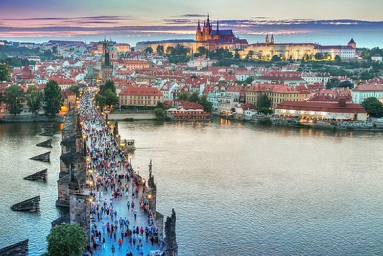 Информации о пострадавших россиянах при обрушении моста в Праге нет