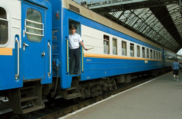 Украинские власти собрались запретить любое транспортное сообщение с Россией