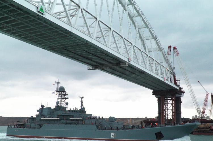 Минтранс России запретил провозить  через Крымский мост  оружие и взрывчатку