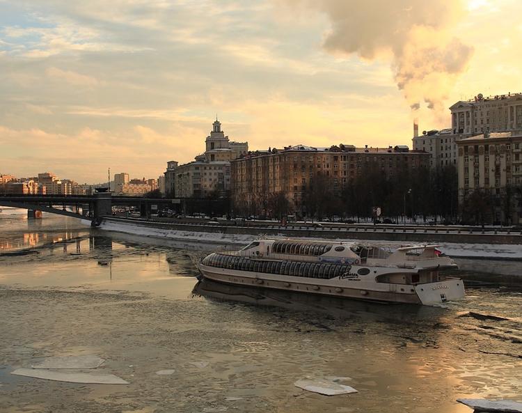 Тело молодого человека обнаружили в Москве-реке