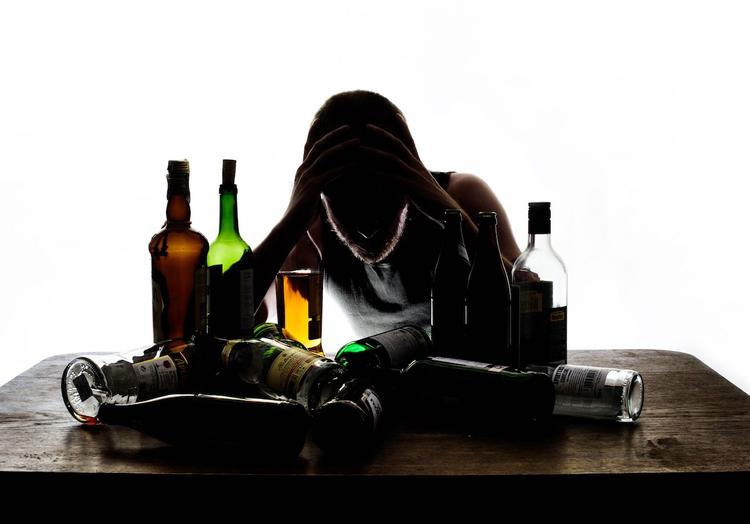 Ученые нашли связь между  алкоголизмом и недосыпом