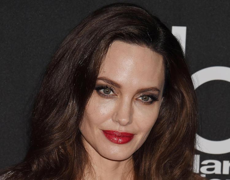 Поклонники Анджелины Джоли бьют тревогу: актриса снова истощена