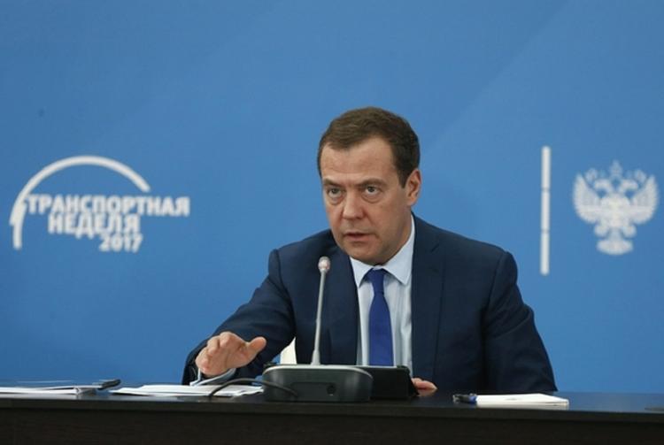 Медведев объявил выговор замглавы Росавиации
