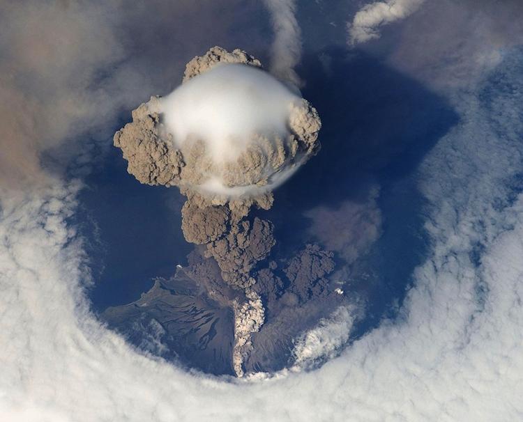 Извержение вулкана началось на Камчатке