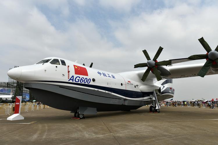 Самый большой в мире самолет-амфибия совершил первый полет в Китае