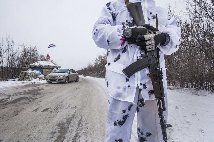 Украинские силовики попали под снайперский огонь и понесли крупные потери