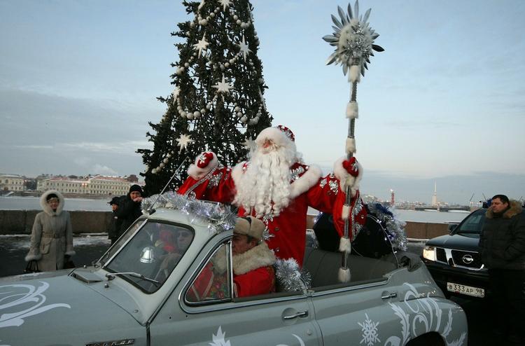 Выяснилось, что взрослые россияне попросили у Деда Мороза