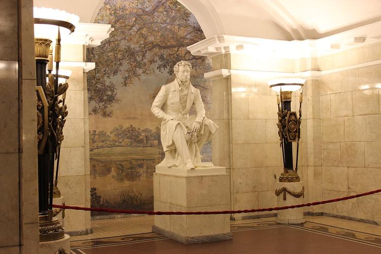С 31 декабря по 9 января станции метро Петербурга закрывались более 20 раз