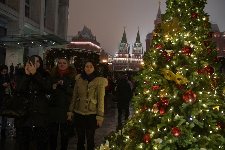 Последний шанс увидеть: к концу недели все новогодние елки в Москве демонтируют