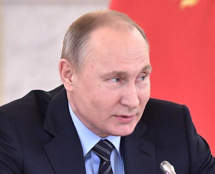 Путин обсудит с кабмином переселение россиян из ветхого жилья