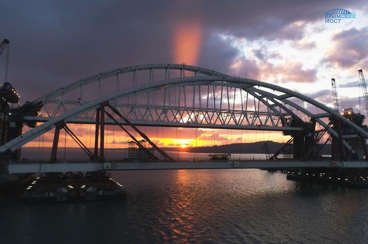 Мост в Крым защищают от сейсмического воздействия
