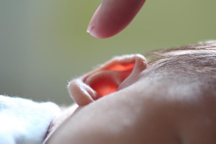 Китайские ученые "напечатали" искусственные уши и пересадили их детям