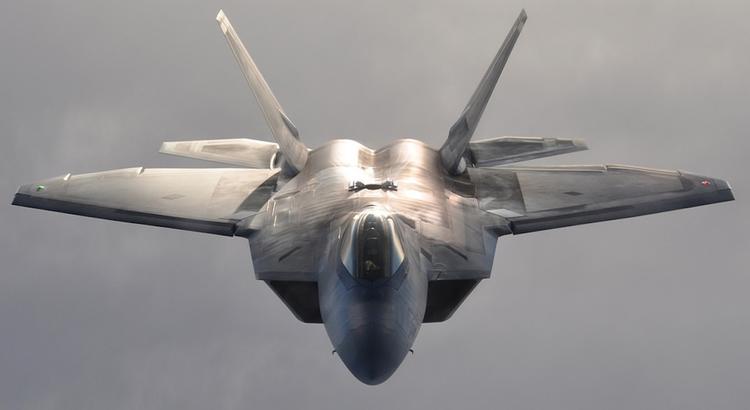 Пентагон: военные самолеты США продолжат летать у берегов России