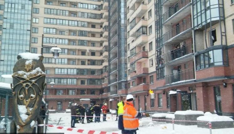 В жилом доме Петербурга на улице Репищева прогремел  взрыв: ранено 3 человек
