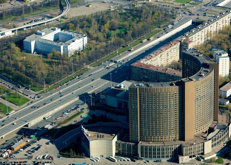 Пожар вспыхнул в московской гостинице "Космос"