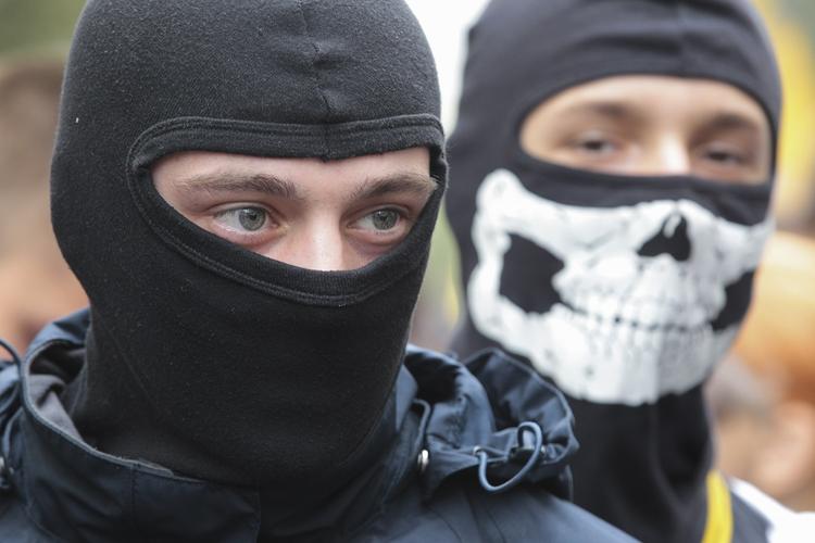 Воюющие в Донбассе правосеки направились в Киев для свержения Порошенко
