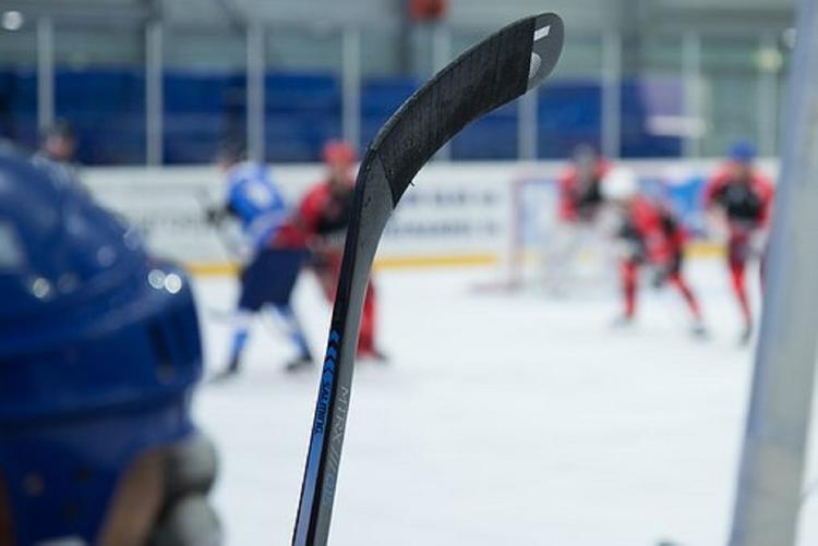 На хоккейном матче в Пхенчхане чуть не погиб восьмилетний мальчик