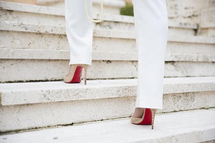 Учёные рассказали, чем ходьба на каблуках может нанести вред здоровью