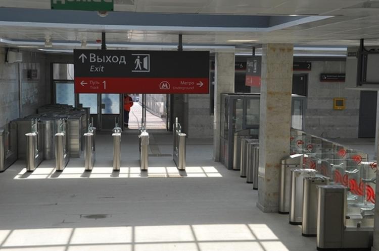 Большая кольцевая линия метро Москвы завтра примет первых пассажиров