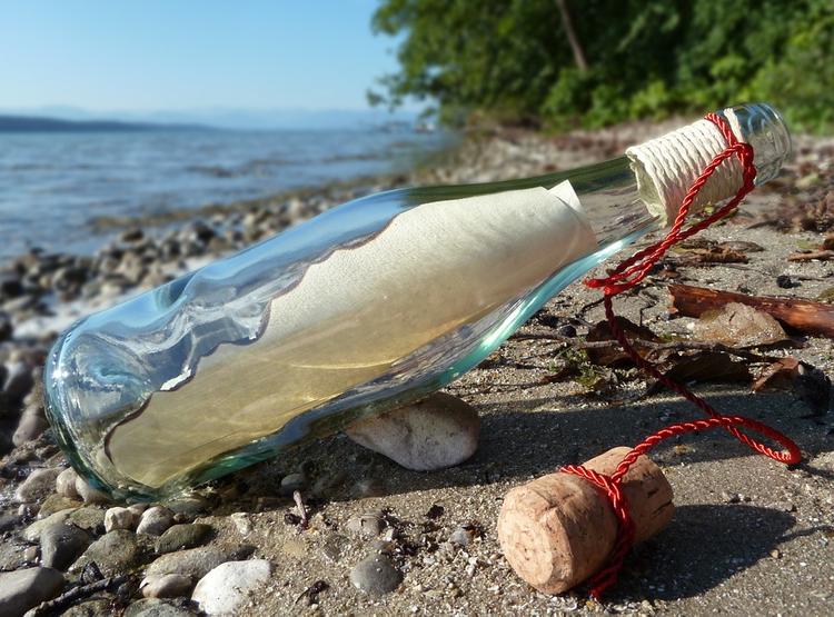 На пляже Австралии нашли старейшее в мире письмо в бутылке