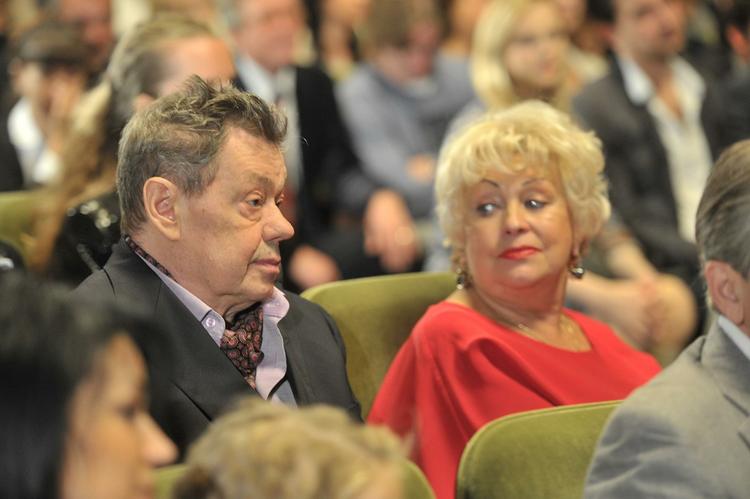 Жена Караченцова хочет познакомиться с любовницей мужа