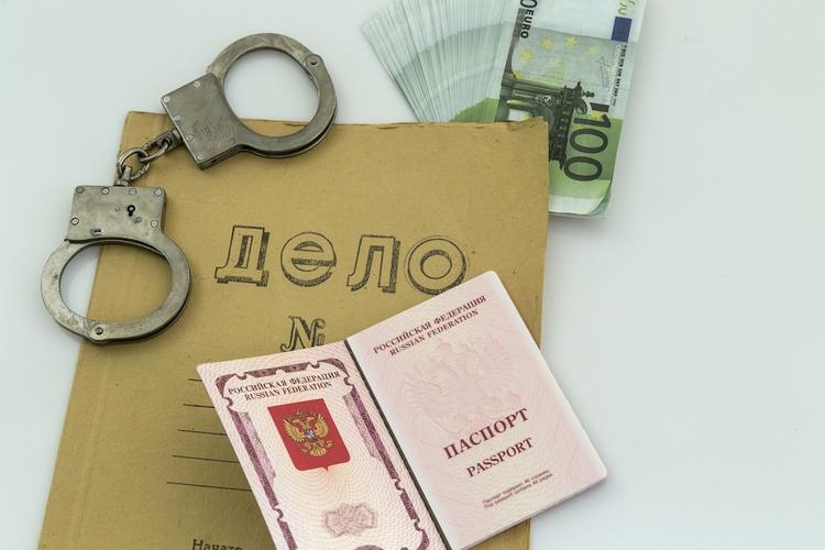 В Петербурге мошенники продавали мигрантам паспорта несуществующей страны