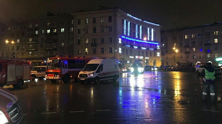 В Москве в ДТП на Волгоградском проспекте попали BMW,  Chrysler и еще 2 машины