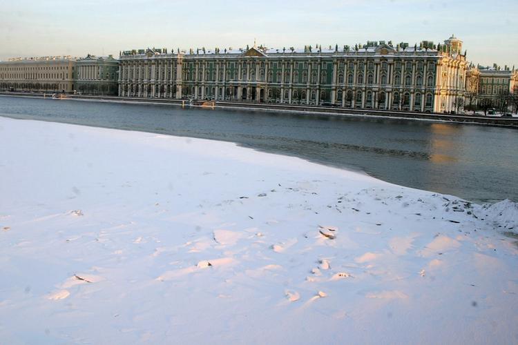 В центре Петербурга под лед на Неве провалился бразильский турист