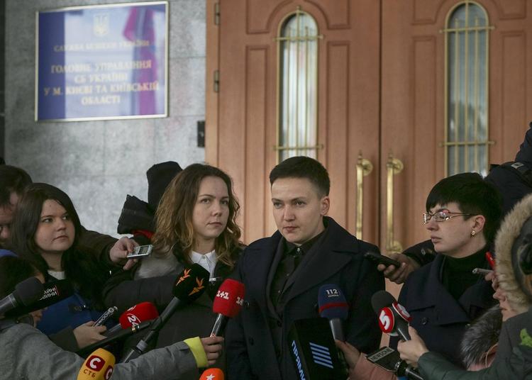 Савченко пришла в Раду с оружием: "имею право"
