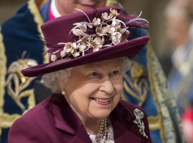 Британская королева официально одобрила брак внука с американской актрисой