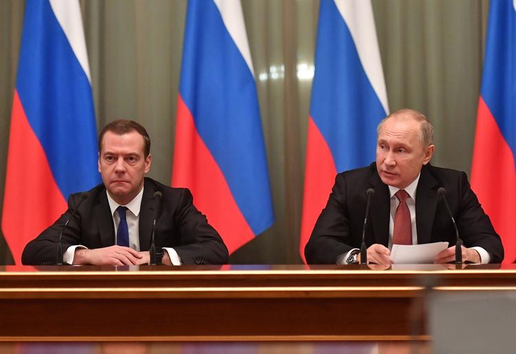 Путин поручил Медведеву ограничить величину кадастровой стоимости недвижимости