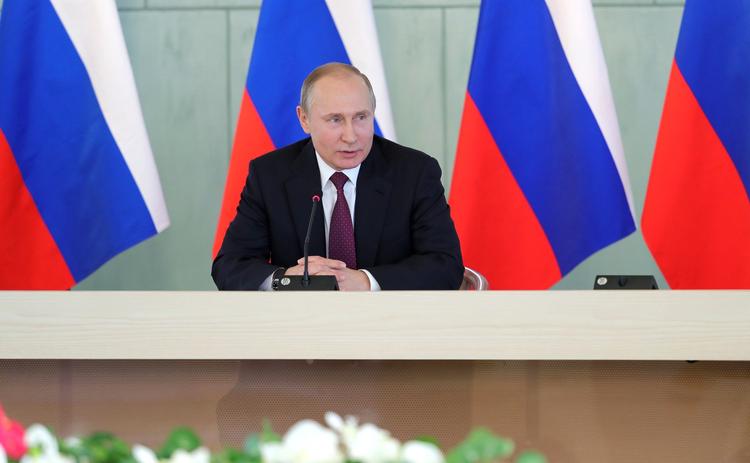 Путин проголосовал на выборах президента на избирательном участке в РАН